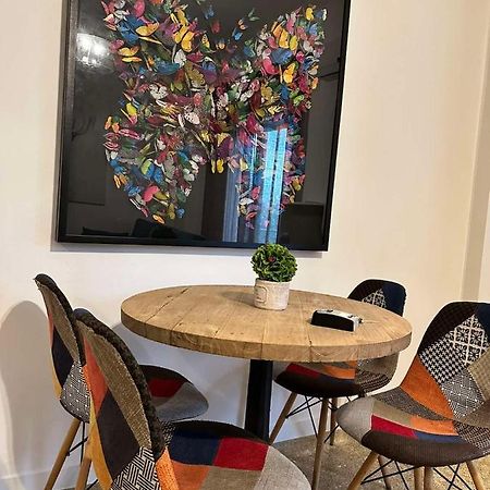 Cozy Apartment At Gazi Square Atenas Exterior foto