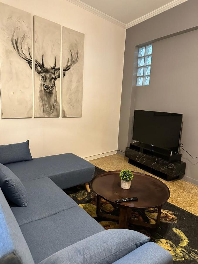 Cozy Apartment At Gazi Square Atenas Exterior foto