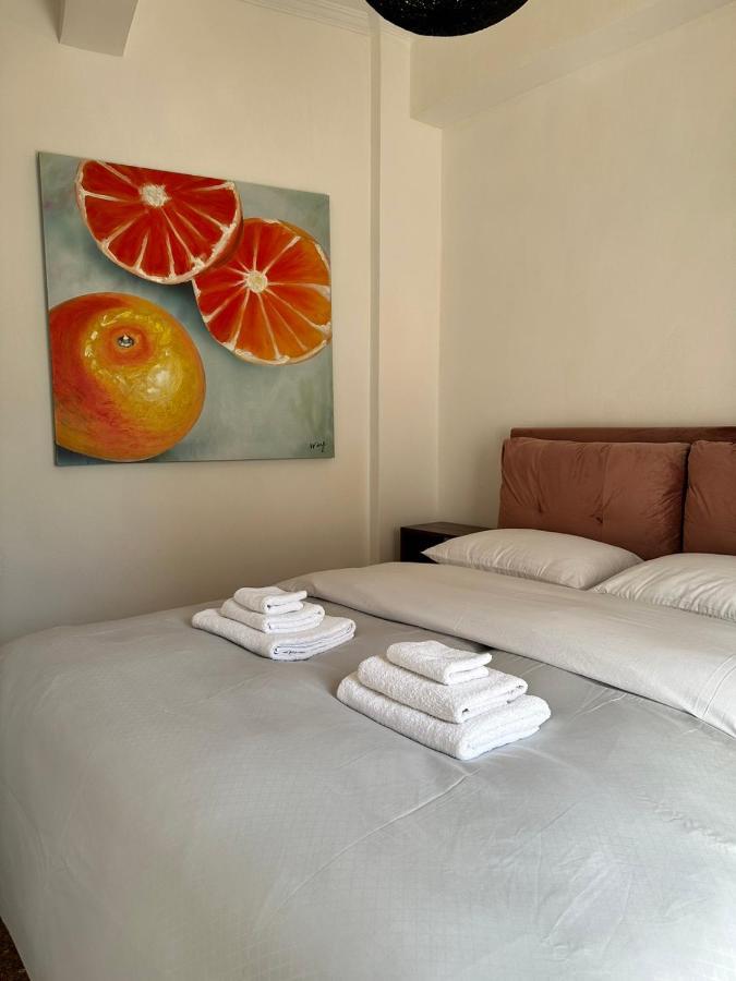 Cozy Apartment At Gazi Square Atenas Exterior foto